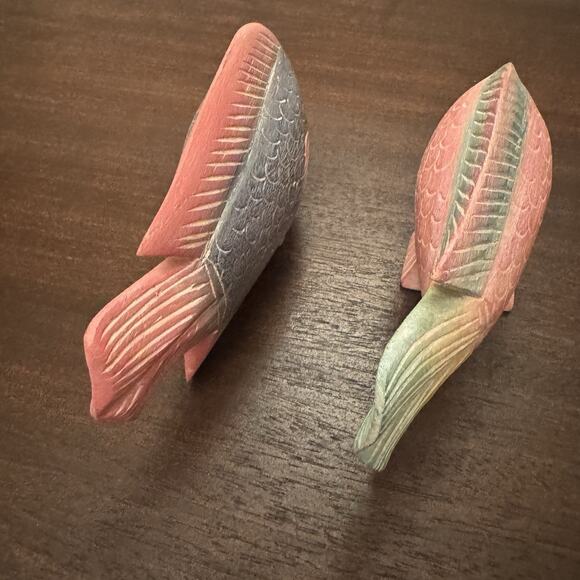 Two Vtg Hand Carved Wooden Tropical Fish Painted Coastal Decor Beach Chic - Picture 11 of 15